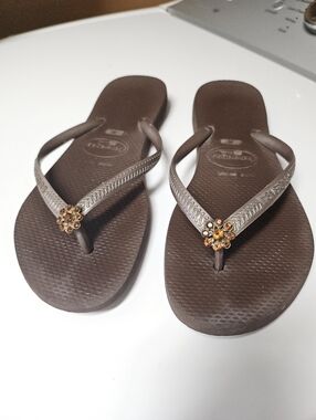 Havaianas Slim Brown Rubber Flower Rhinestone Flip Flops Beach Sandals 7/8